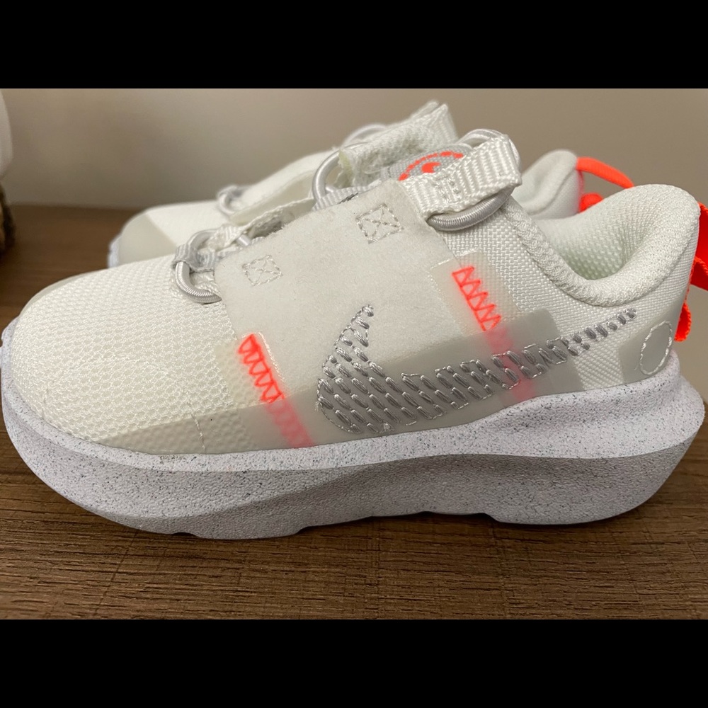 Girl’s Nike Sneakers 🌸🌟